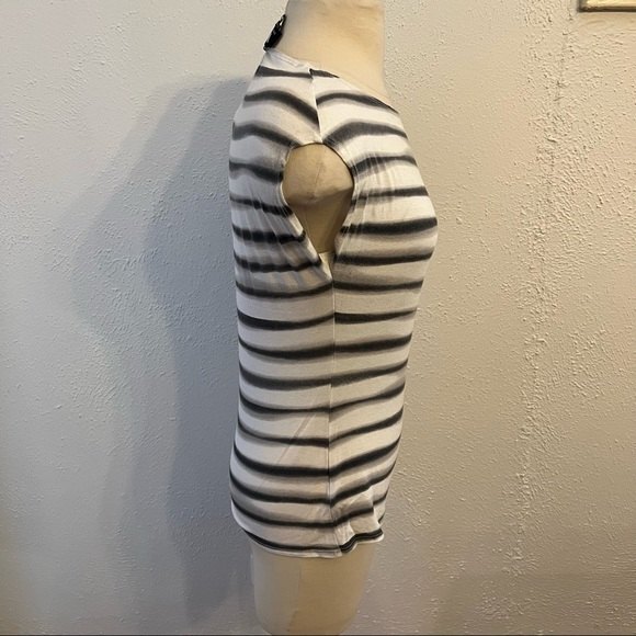 W by Worth Black & White Stripe Short Sleeve Rouched Shoulder Top Small - Picture 3 of 9